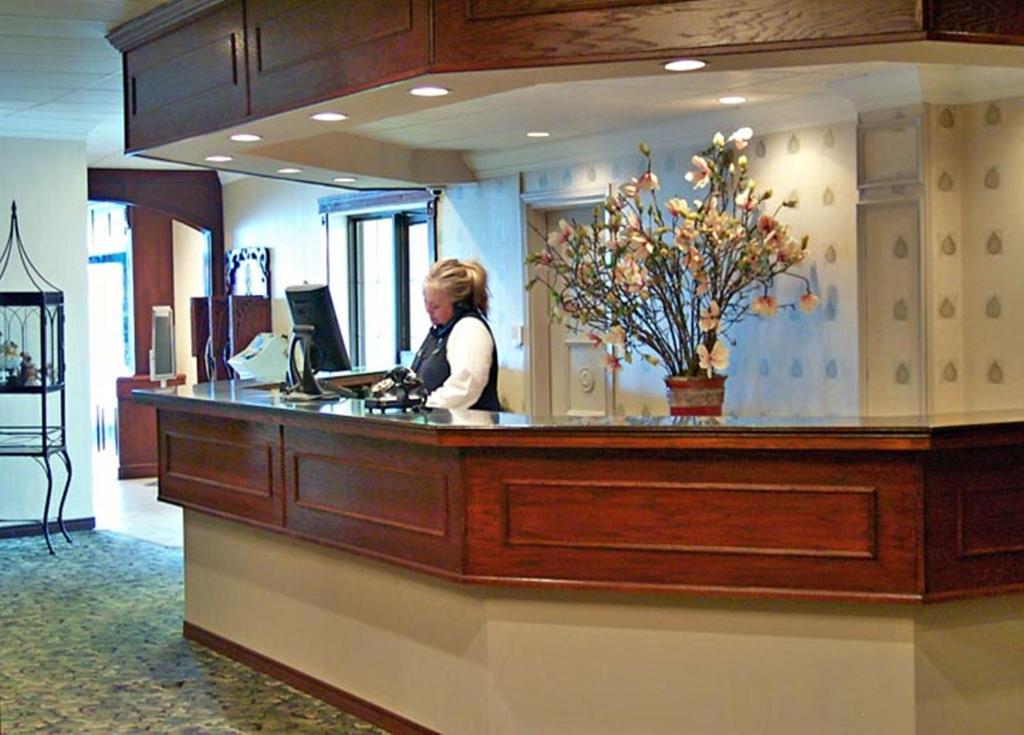 Ambassador Hotel Садбері Екстер'єр фото