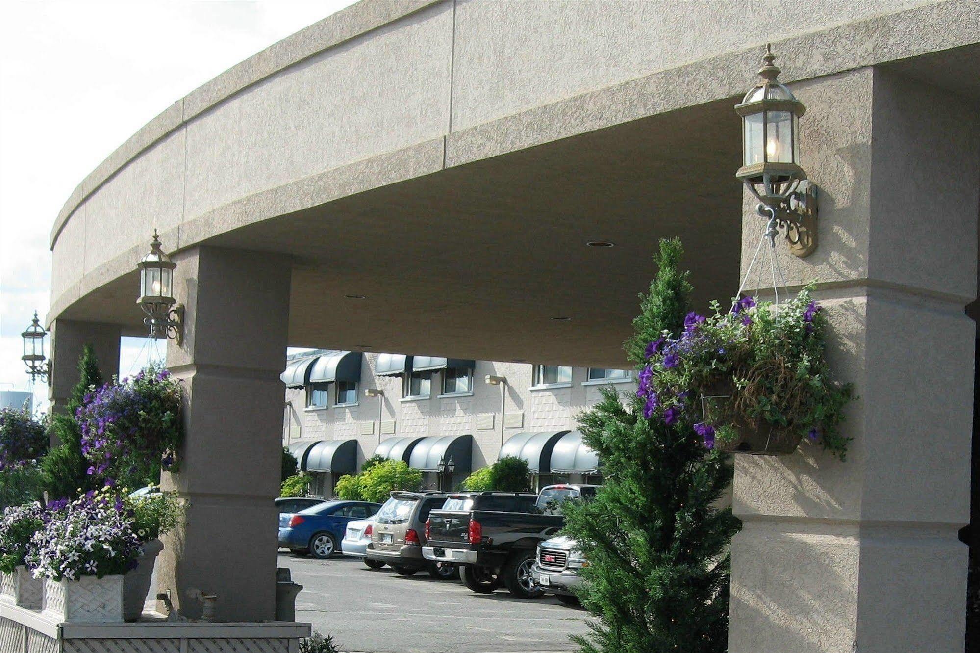 Ambassador Hotel Садбері Екстер'єр фото