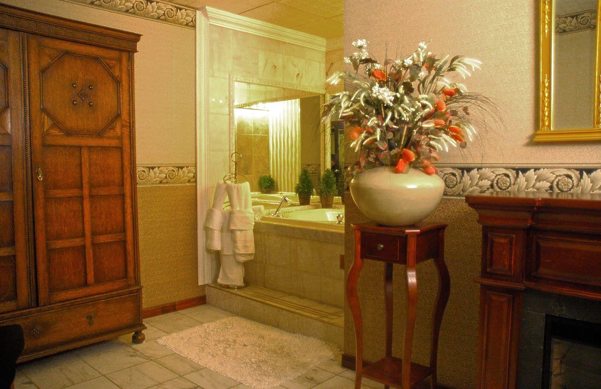 Ambassador Hotel Садбері Екстер'єр фото